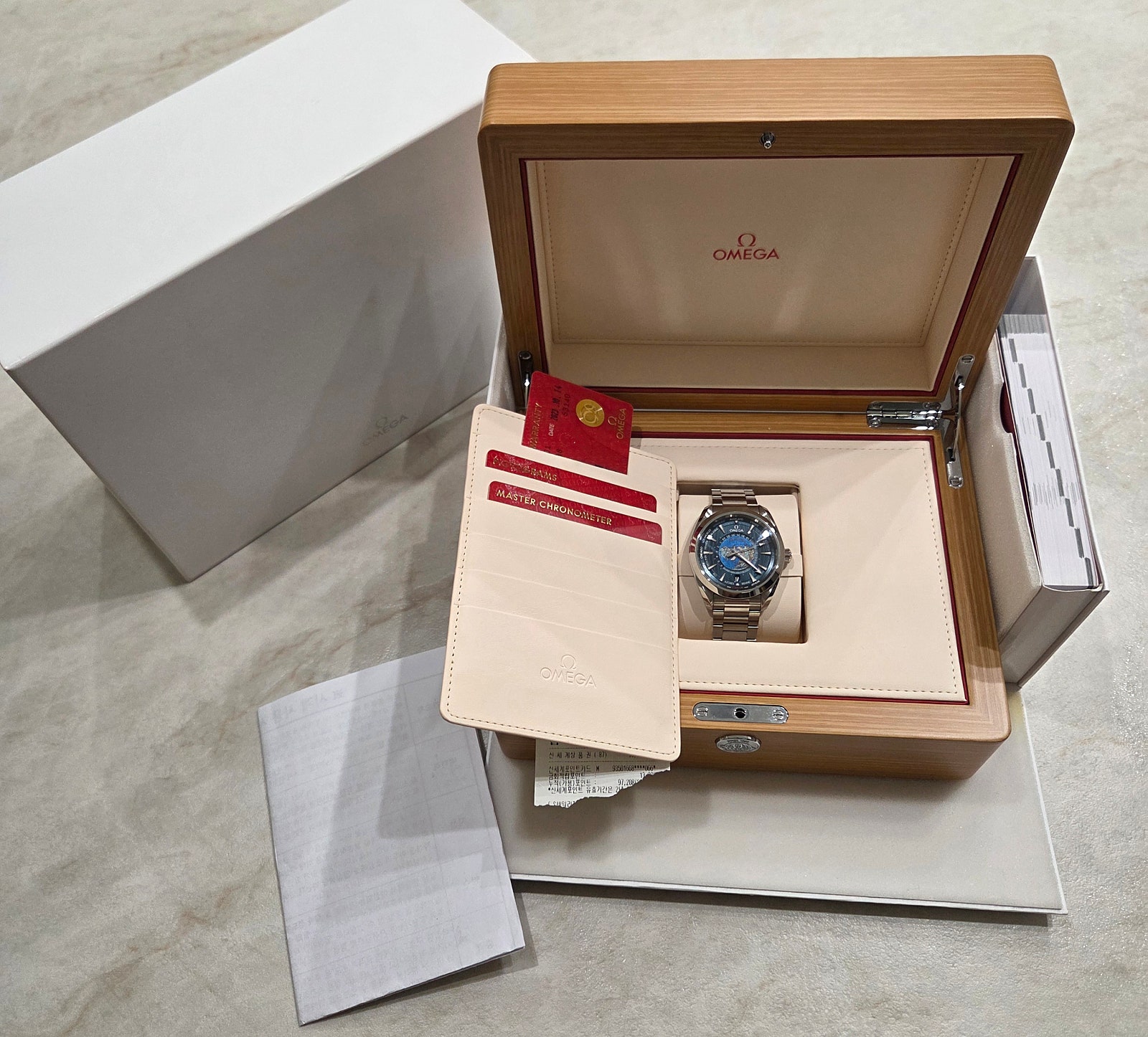 Aqua Terra Worldtimer 측면