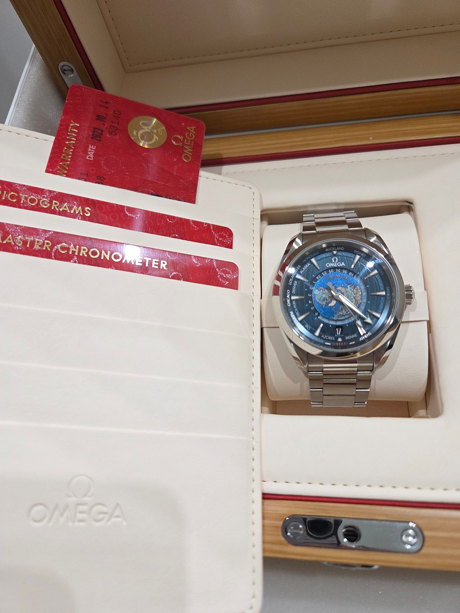 Aqua Terra Worldtimer 구성품