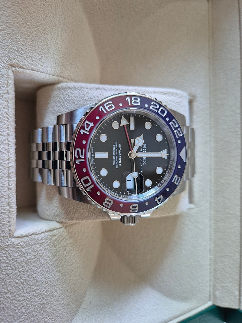 GMT-Master II "Pepsi" 측면