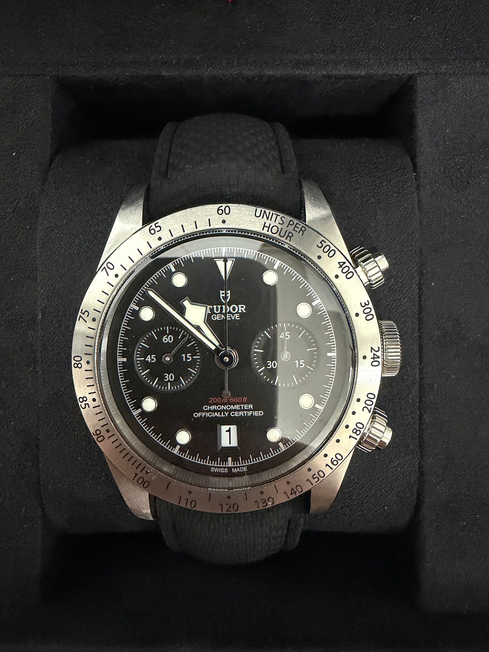 Black Bay Chrono 측면