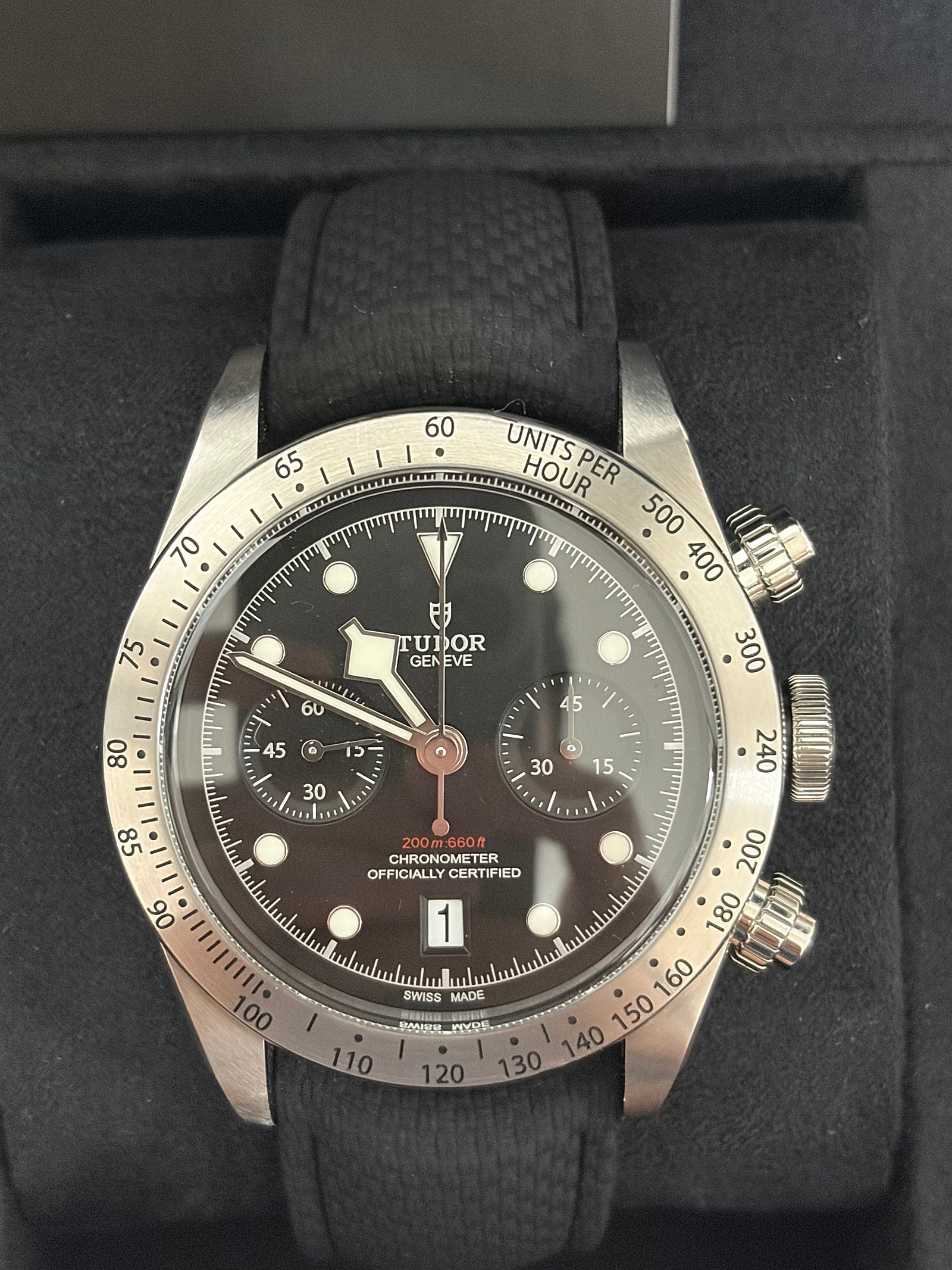 Black Bay Chrono 케이스백