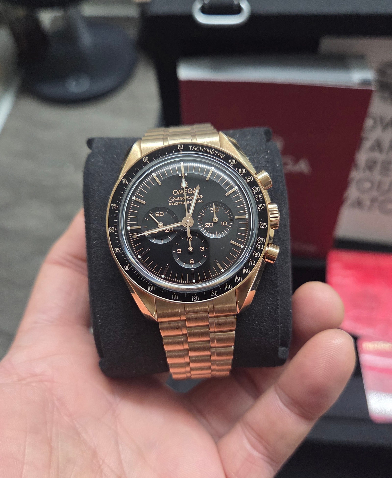 Speedmaster Moonwatch Professional Chronograph 케이스백
